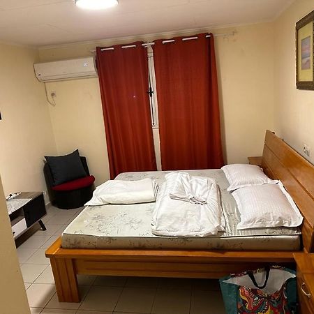 Iris Room Либревиль Экстерьер фото