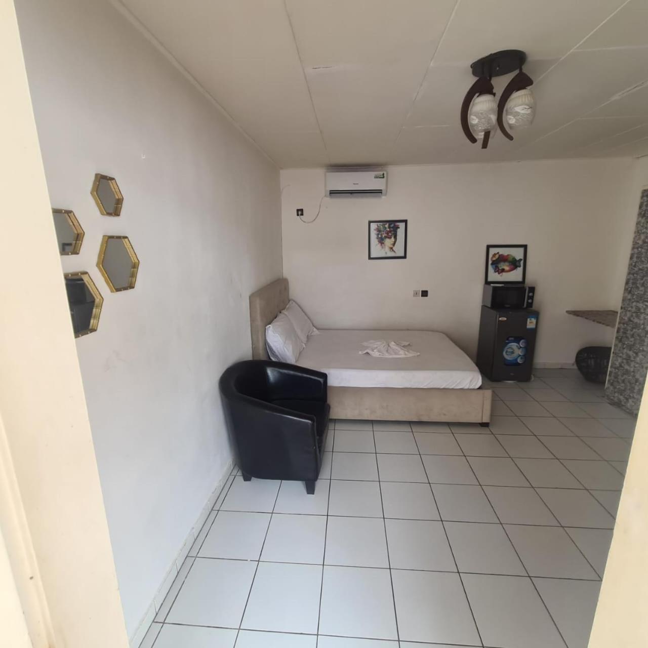 Iris Room Либревиль Экстерьер фото